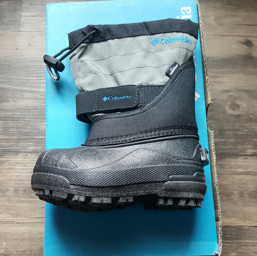 New in box Columbia winter boots size 7